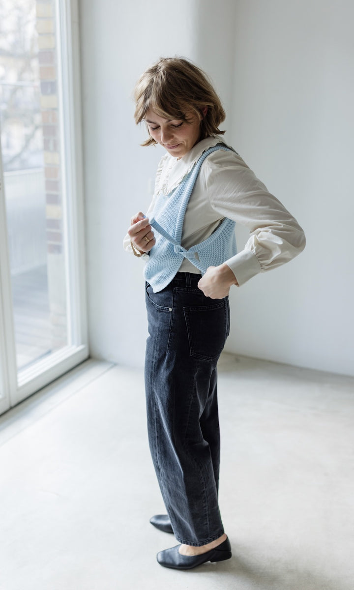 Pullunder mit seitlichem Bindedetail Hellblau aus Bio Baumwolle - abricot coco