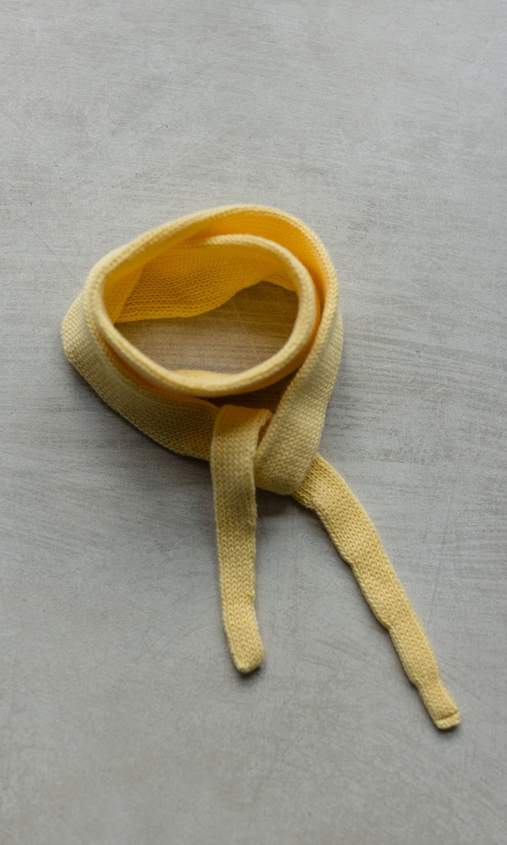 Kleiner Strickschal zum Binden Hellgelb aus Bio Baumwolle - abricot coco