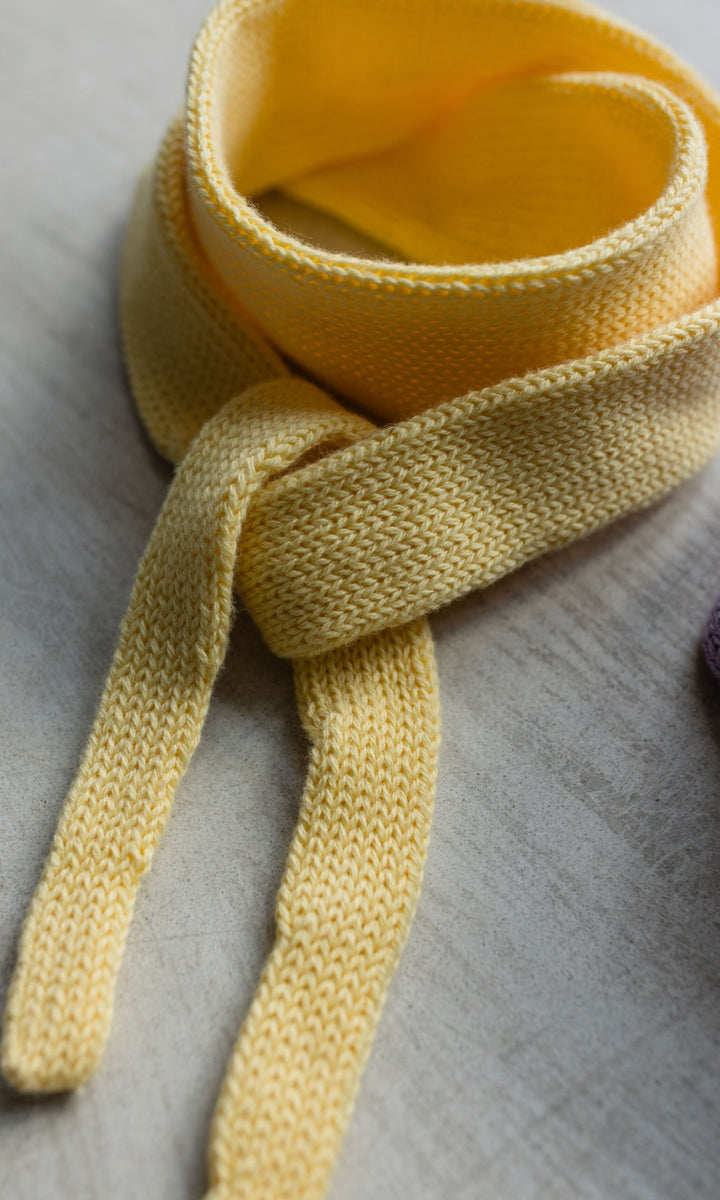 Kleiner Strickschal zum Binden Hellgelb aus Bio Baumwolle - abricot coco