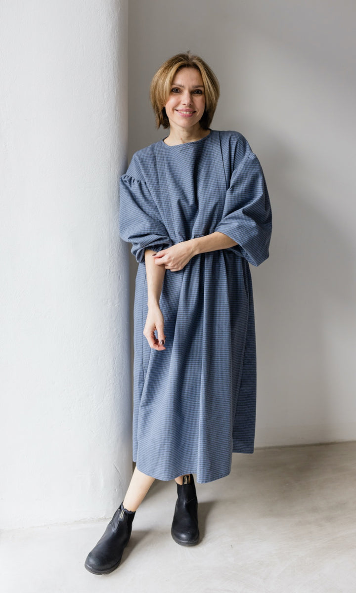 Stillkleid Lovis in blau frontal