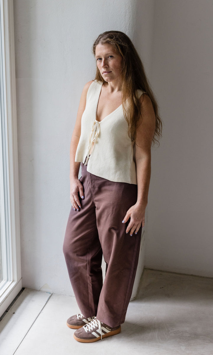 Barrel Jeans in Braun